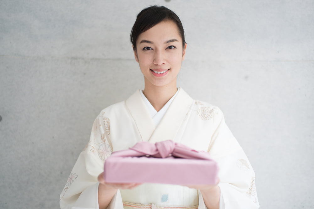 A Guide to Japanese Gift Giving Etiquette