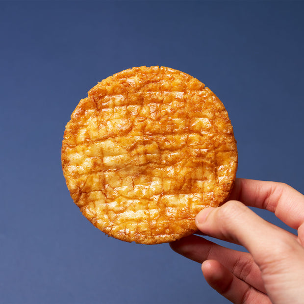Ajidourakunosato Soy Sauce Fried Senbei (1 Piece)