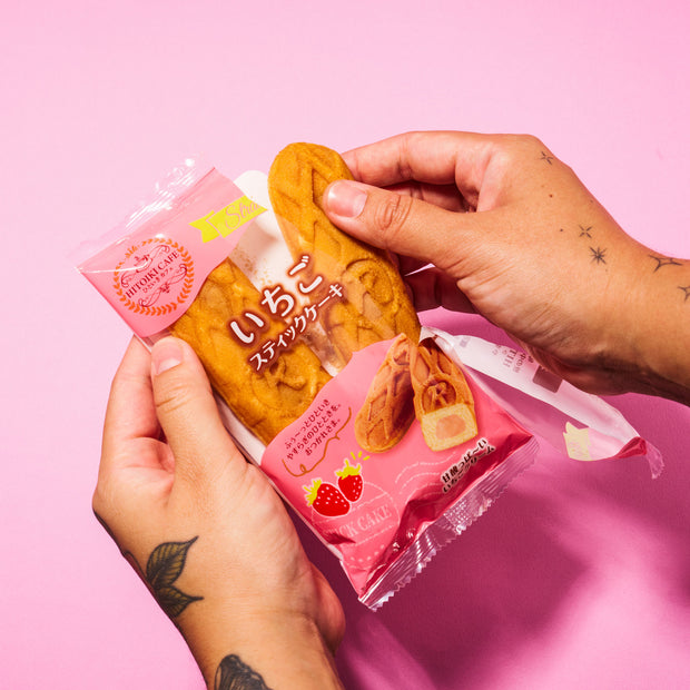 HITOIKICAFE Strawberry Stick Cake (1 Pack)