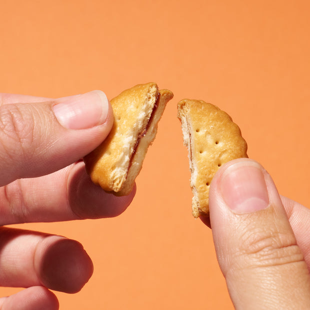 Millet Sandwich Cookie:Japanese Strawberry (1 Piece)