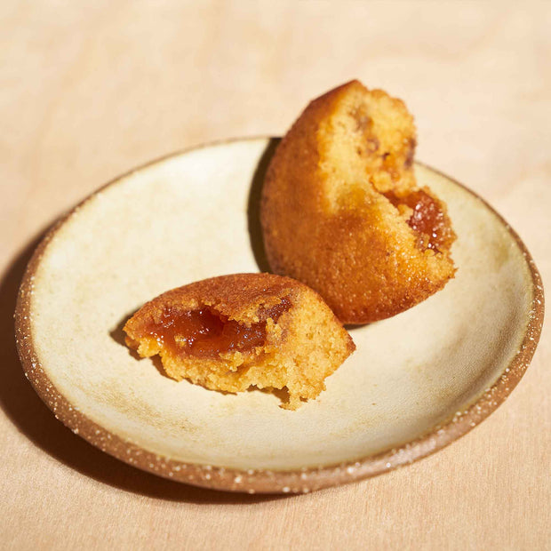 Sweet Caramel Apple Cake Gift Box (12 Pieces)